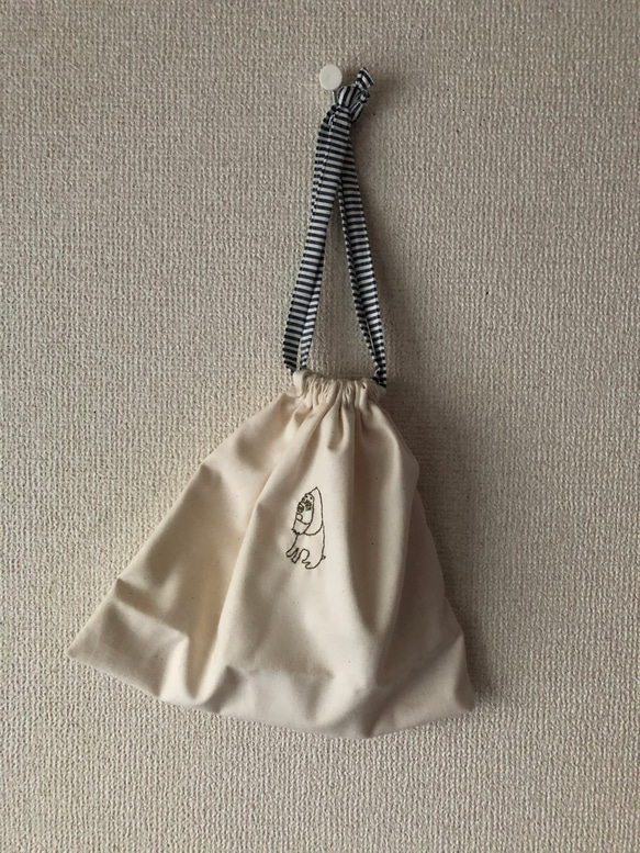 マンドリル刺繍の巾着バッグ 3枚目の画像
