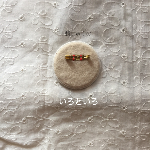 【刺繍】スイカのブローチ 3枚目の画像