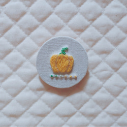 【刺繍】黄パプリカのブローチ 2枚目の画像