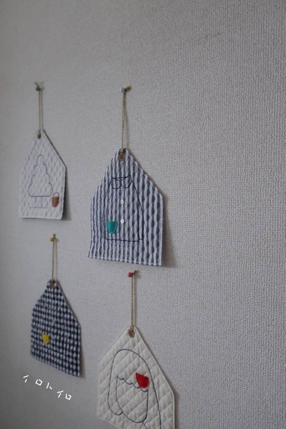 手刺繍のタペストリー（シャツにブローチ） 3枚目の画像