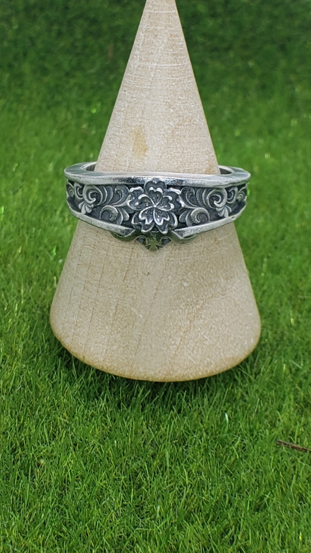 二重桜とレリーフのリング