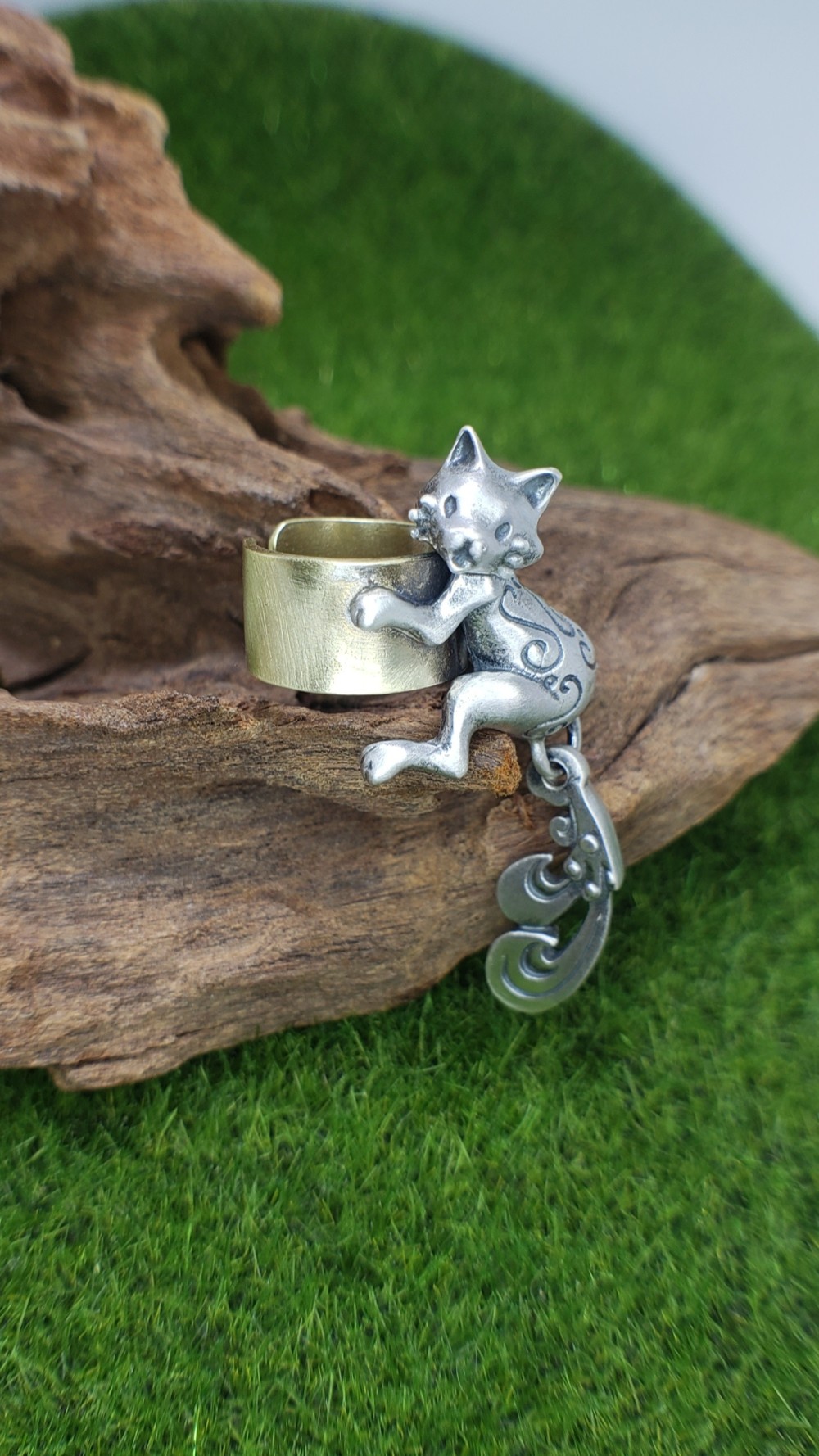 抱きつき猫又イヤカフ