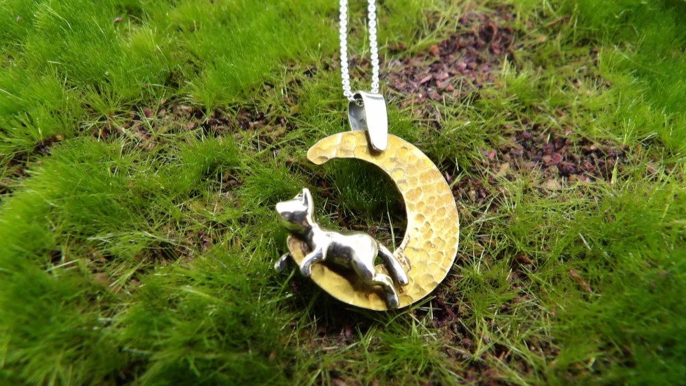 ブラッドムーンとぐったり猫・トップ