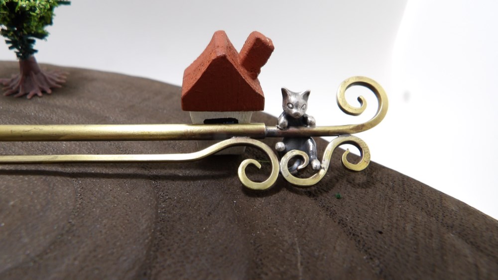 しがみつき猫・かんざし