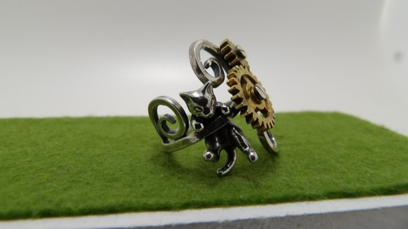 歯車と猫のリング 1枚目の画像