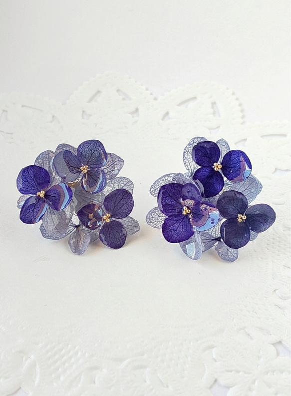 紫陽花ブーケピアス-navy×royalblue Bouquet hydrangea-【ネイビー×ロイヤルブルー】 2枚目の画像