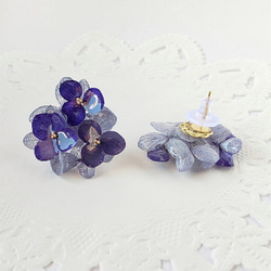 紫陽花ブーケピアス-navy×royalblue Bouquet hydrangea-【ネイビー×ロイヤルブルー】 4枚目の画像