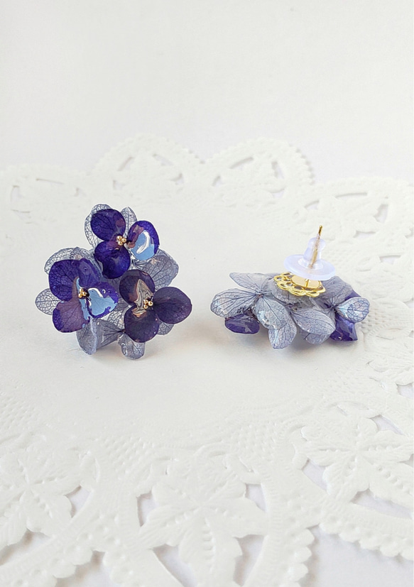 紫陽花ブーケピアス-navy×royalblue Bouquet hydrangea-【ネイビー×ロイヤルブルー】 4枚目の画像