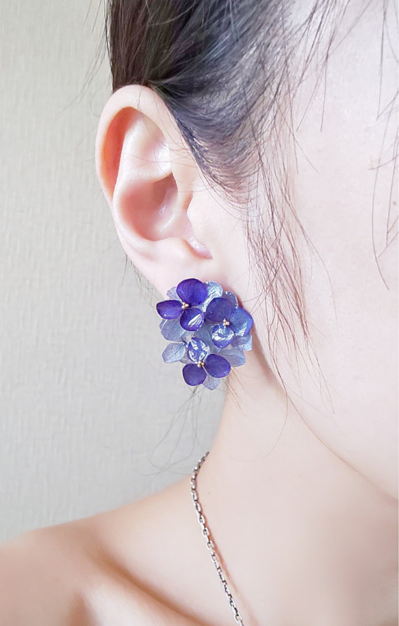 紫陽花ブーケピアス-navy×royalblue Bouquet hydrangea-【ネイビー×ロイヤルブルー】 5枚目の画像