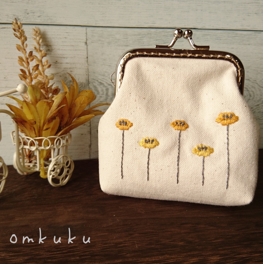 受注制作》刺繍がま口ポーチ ポピー(きいろ) がま口 YUKA 通販｜Creema 