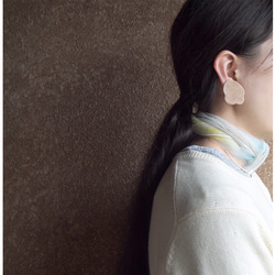 「 LEOPATCH ear accessory 」 ~ apricot beige velveteen B (片耳) 1枚目の画像