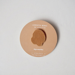 「 LEOPATCH ear accessory 」 ~ apricot beige velveteen B (片耳) 2枚目の画像