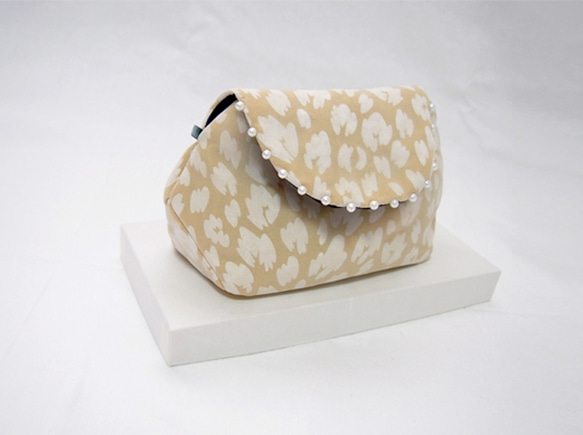 LEOPARD CLUTCH POUCH / smokey yellow 【 make to order 】 第2張的照片