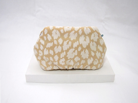 LEOPARD CLUTCH POUCH / smokey yellow 【 make to order 】 第3張的照片