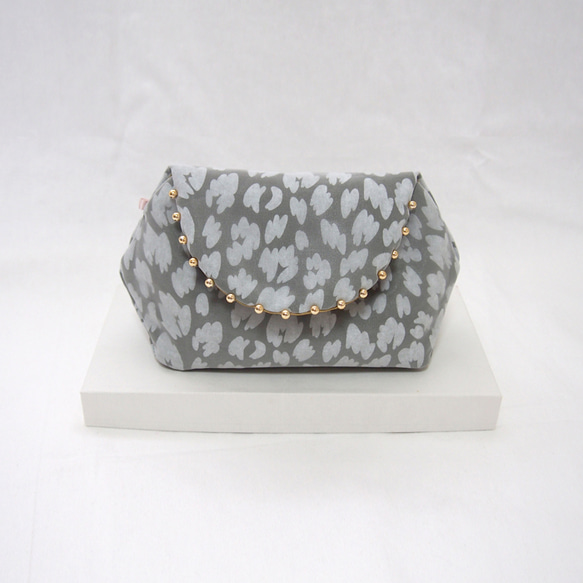 【 outlet price 30% off 】 LEOPARD CLUTCH POUCH / khaki 1枚目の画像