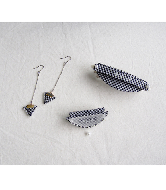 TRIANGLE ピアス・イヤリング/ BLACK GINGHAM-CHECK < S/S 限定color> 3枚目の画像