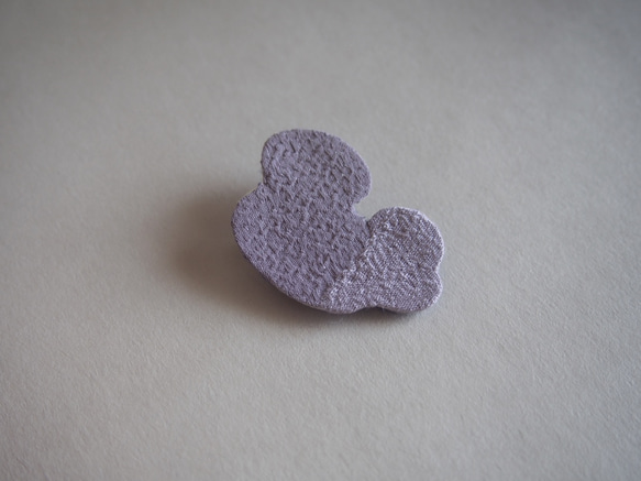 leopach brooch  < chirimen purple > 2枚目の画像