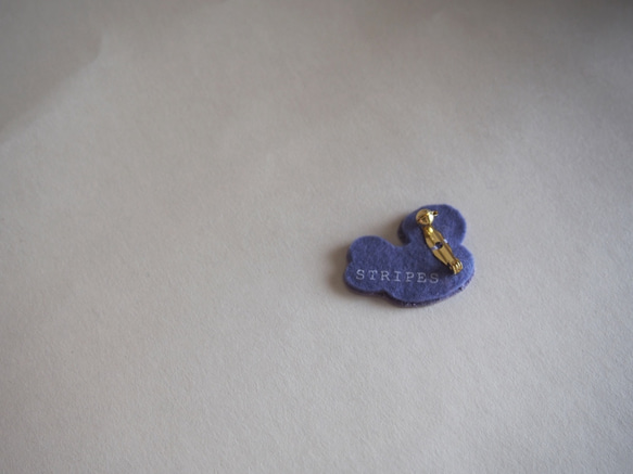 leopach brooch  < chirimen purple > 4枚目の画像