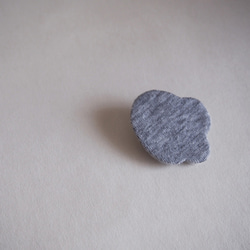 leopach brooch  < heather gray > 4枚目の画像