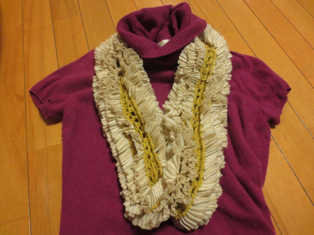 フリルヤーンメビウススヌード