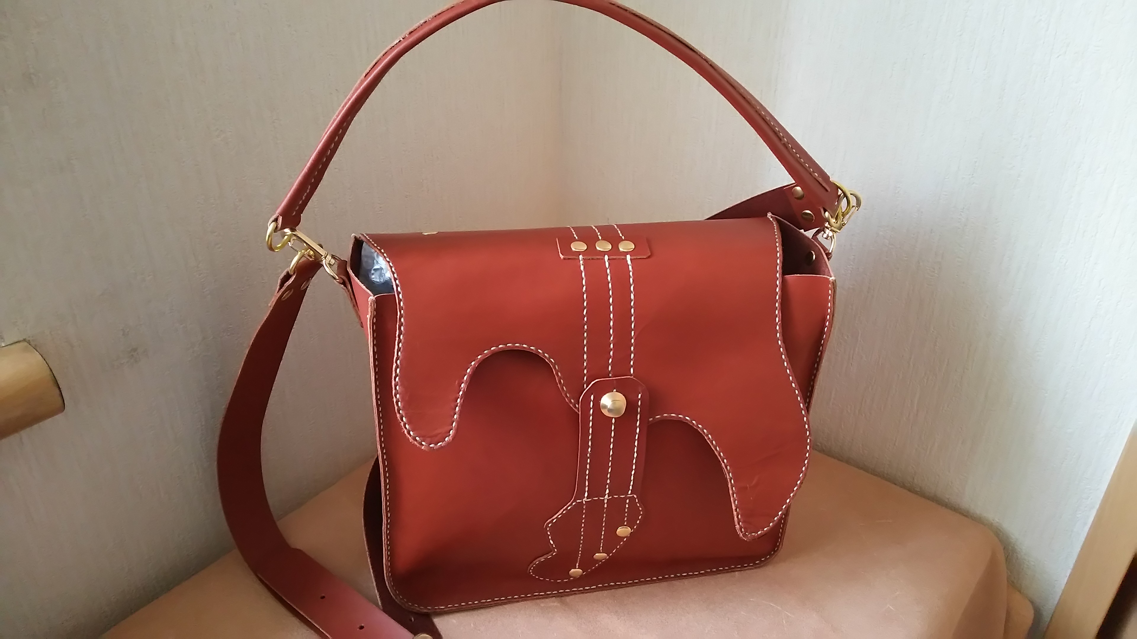 Marzzz様オーダー品】本革手縫い エレキベース型かぶせショルダー  