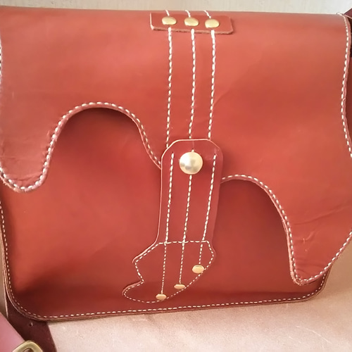 Marzzz様オーダー品】本革手縫い エレキベース型かぶせショルダー  