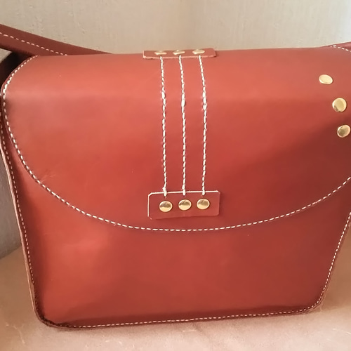 Marzzz様オーダー品】本革手縫い エレキベース型かぶせショルダー  