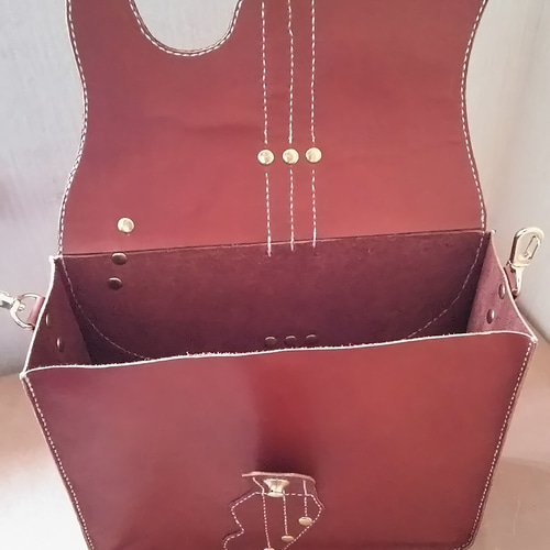 Marzzz様オーダー品】本革手縫い エレキベース型かぶせショルダー  