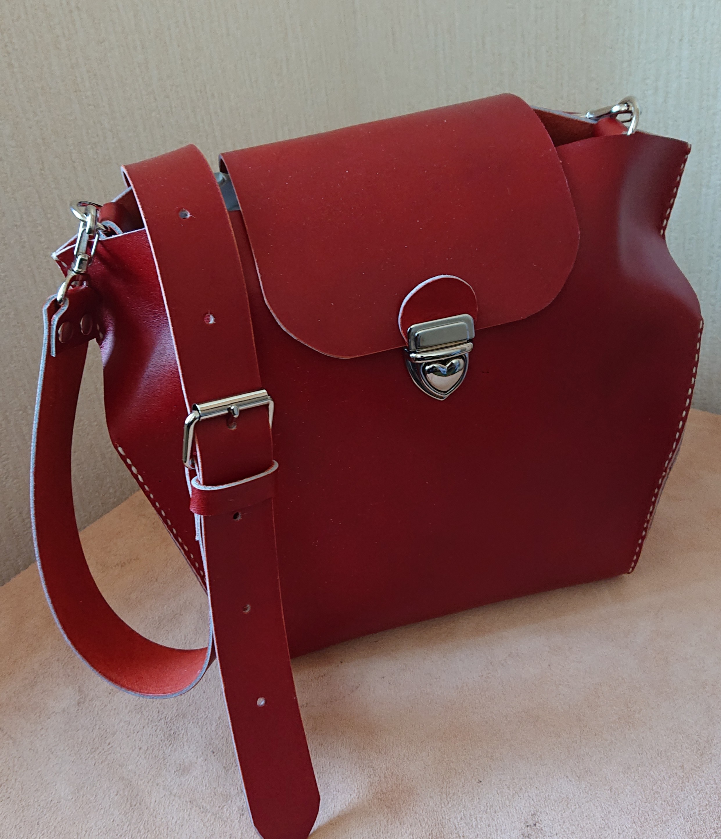 本革手縫い ショルダーバッグ(サイドしぼり赤茶色)