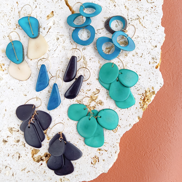 送料無料14kgf Turquoise ring Tagua Nuts pierced earringタグア 3枚目の画像