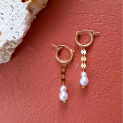 即納/送料無料14kgf*Baroque Pearls plate chain hoop pierced earring 1枚目の画像