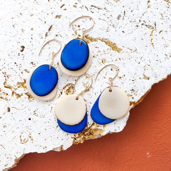 選べる送料無料14kgf Royal Blue x Beige Tagua Nuts earringsタグア 1枚目の画像