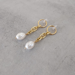 送料無料14kgf*Drop Pearls marina chain hoop earrings / pierced~ 2枚目の画像