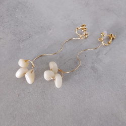 送料無料14kgf*Beige wave Tagua Nuts pierced earrings/earring タグア 2枚目の画像