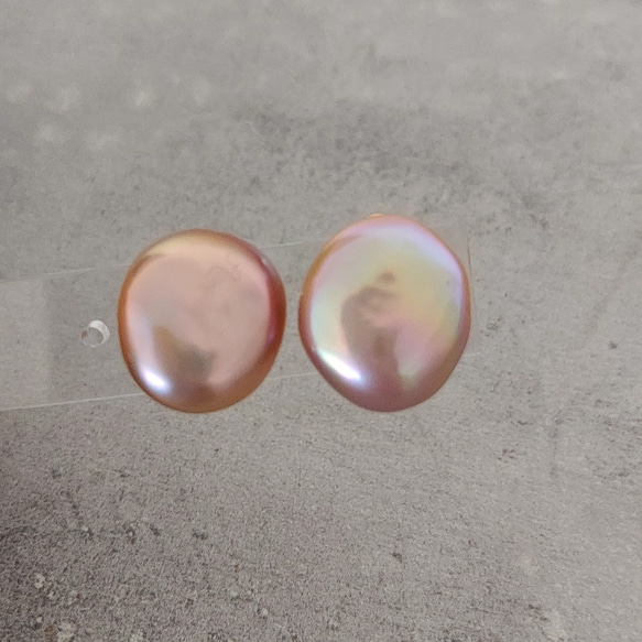送料無料14kgf Natural Coin Pearls stud pierced earrings / earrin 3枚目の画像