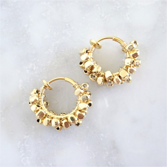 即納/送料無料gold square metal wrapped hoop earring/piercedearring 1枚目の画像