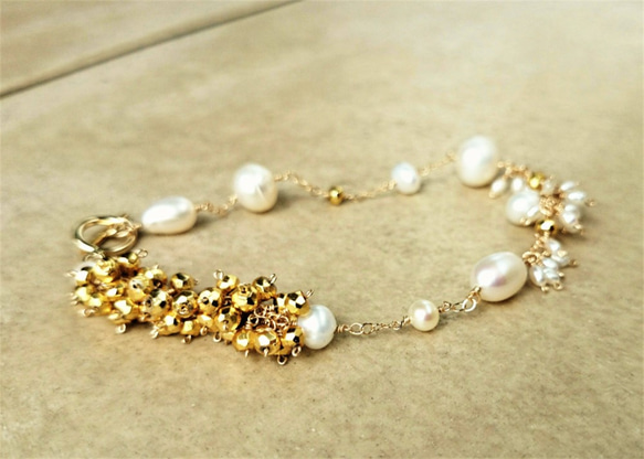 雜誌【装苑】推薦款 12月号 pearl × gold hematite lady station bracelet 第2張的照片