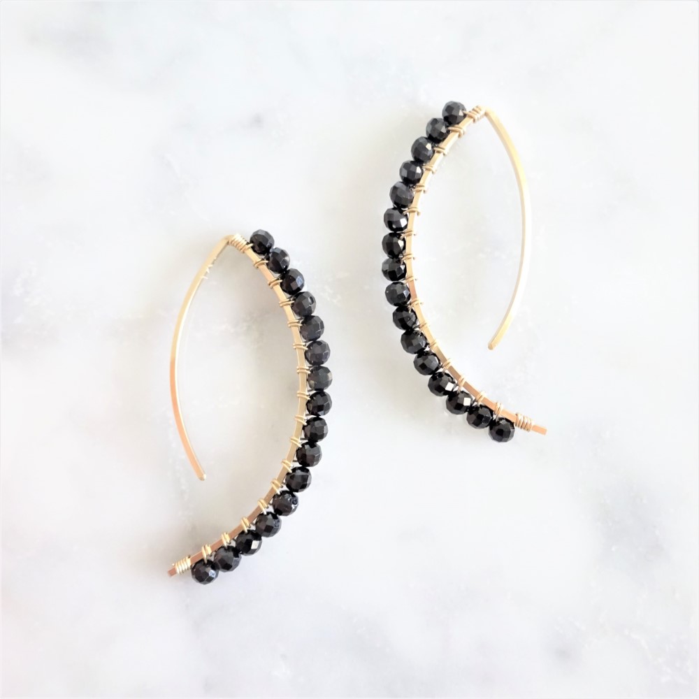 送料無料14kgf 宝石質Black Spinel wrapped marquis pierced earring