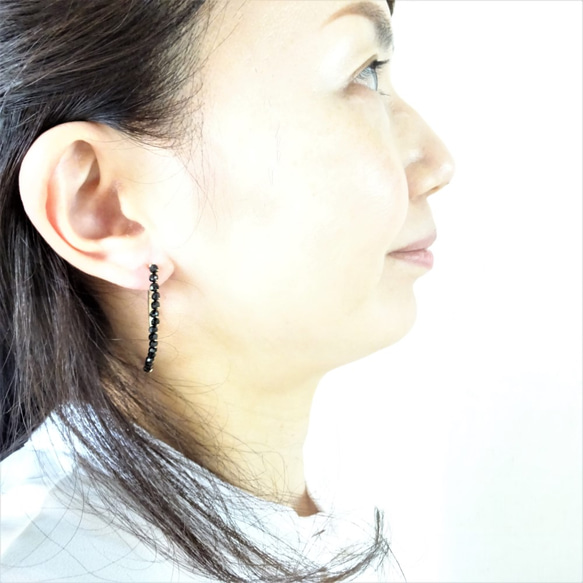 送料無料14kgf 宝石質Black Spinel wrapped marquis pierced earring 3枚目の画像