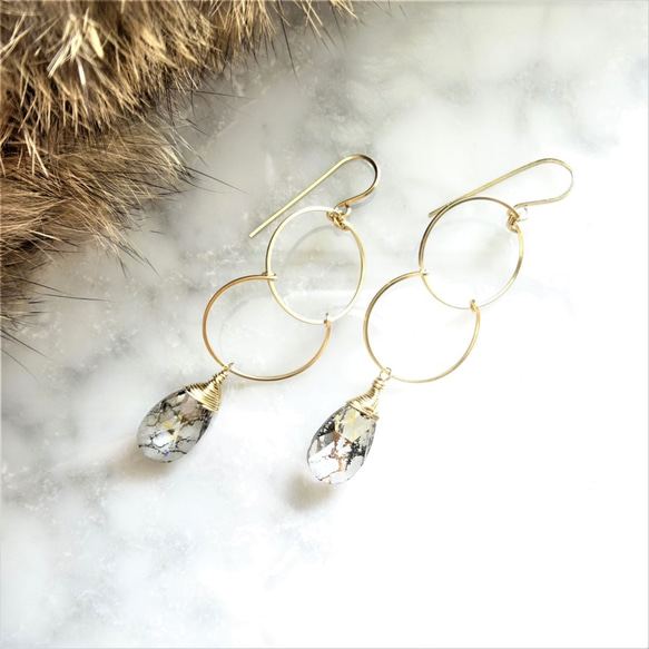 14kgf*Swarovski Crystal W ring pierced earring/earring 第1張的照片
