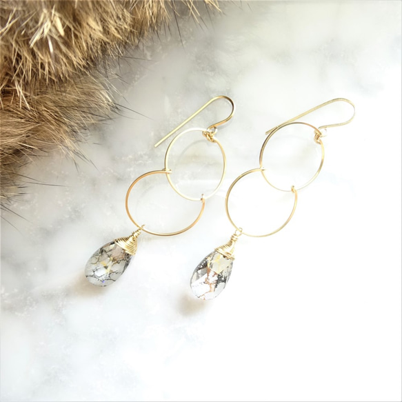14kgf*Swarovski Crystal W ring pierced earring/earring 第6張的照片