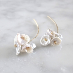 送料無料14kgf Freshwater pearls bloom arrow pierced earring 1枚目の画像