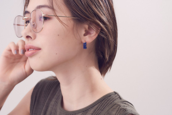 即納/送料無料 天然色Lapis lazuli*gold bi-color wraped earring / 3枚目の画像