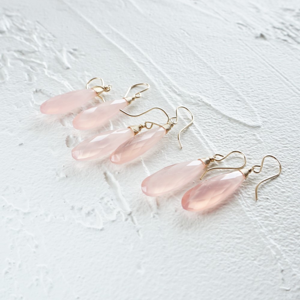 送料無料14kgf*Light Pink Chalcedony pierced earrings / earringsピアス（フック・チェーン）