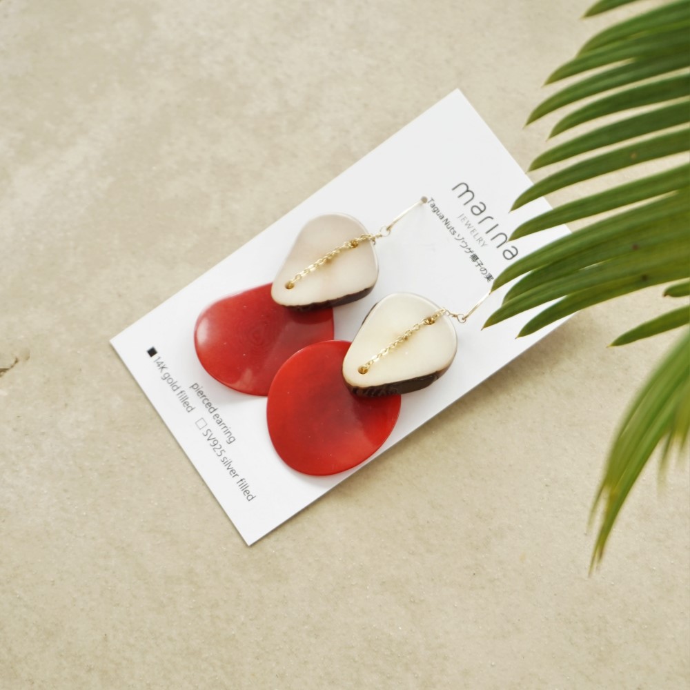 送料無料14kgf Beige x Red Tagua Nuts pierced earrings タグア