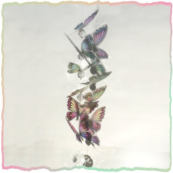 【送料込み】蝶々のステンドグラス風レインボーサンキャッチャー 6枚目の画像