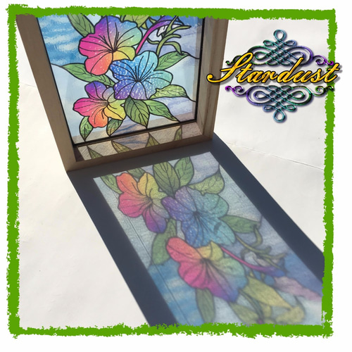 ツツジの虹色ステンドグラス風壁掛けアクセサリー 写真・グラフィック