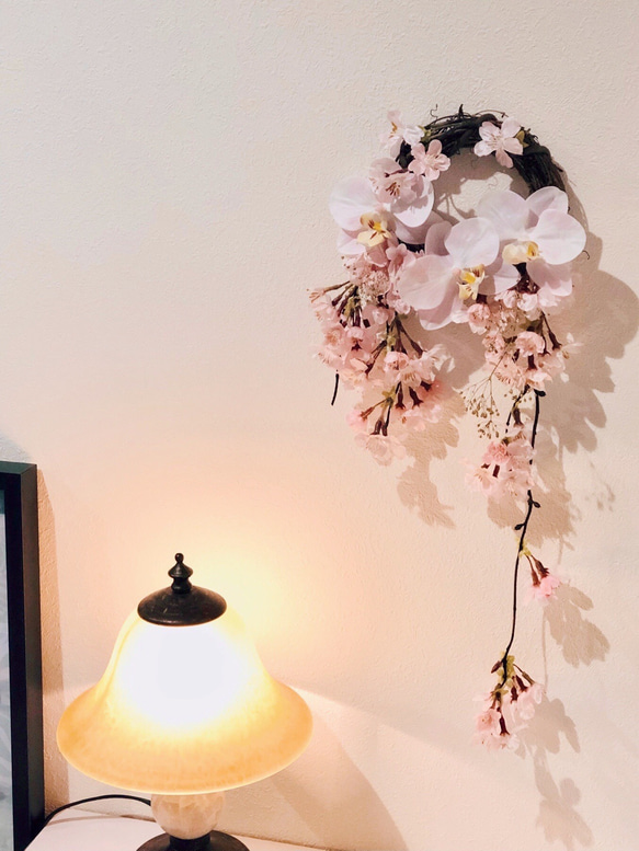 しだれ桜と胡蝶蘭のリース 3枚目の画像