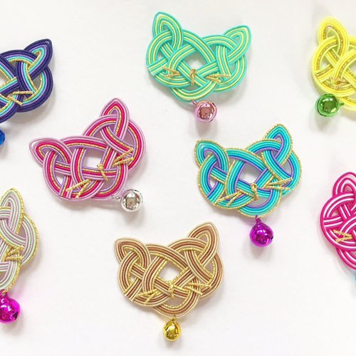 再販＊鈴付き＊水引細工の猫ちゃんブローチ・クリップ ブローチ emi