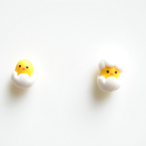 ピヨピヨひよこのミニピアス /イヤリング ピアス（スタッド・一粒） un